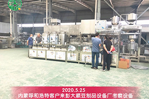 呼和浩特李老板对订购的长征注册豆制品成套设备很满意