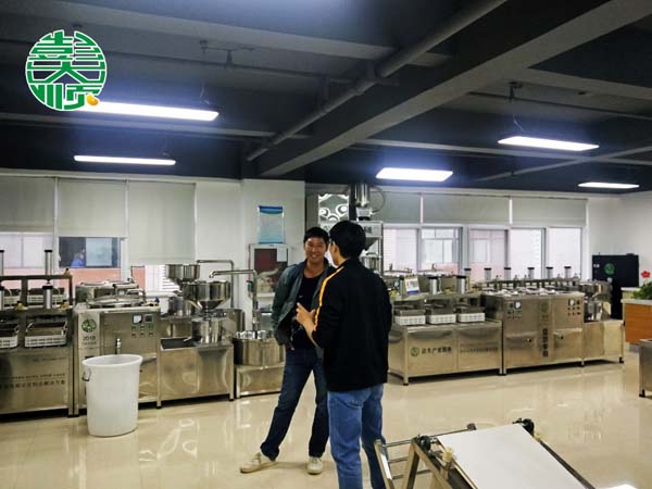 湖北武汉客户来长征注册公司总部考察