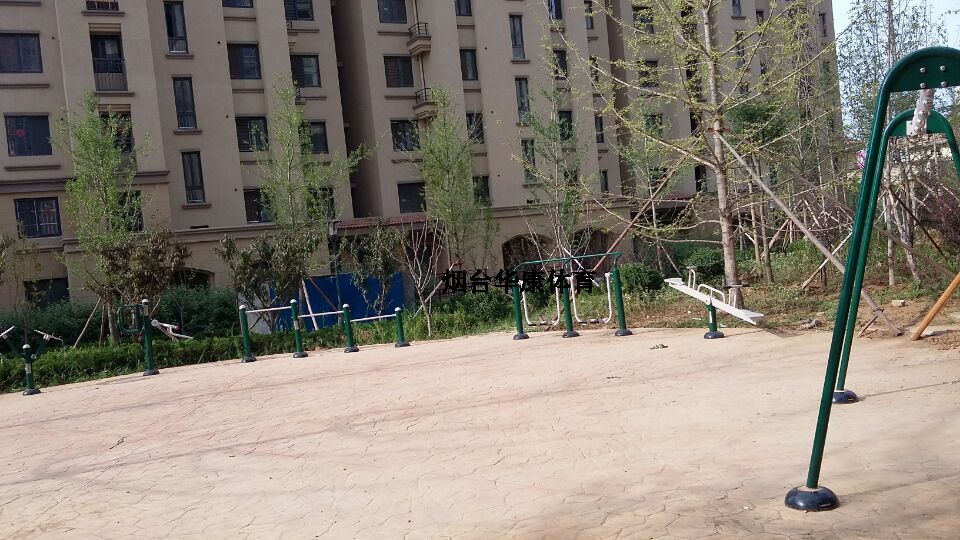 深圳桦林颐和苑小区健身路径